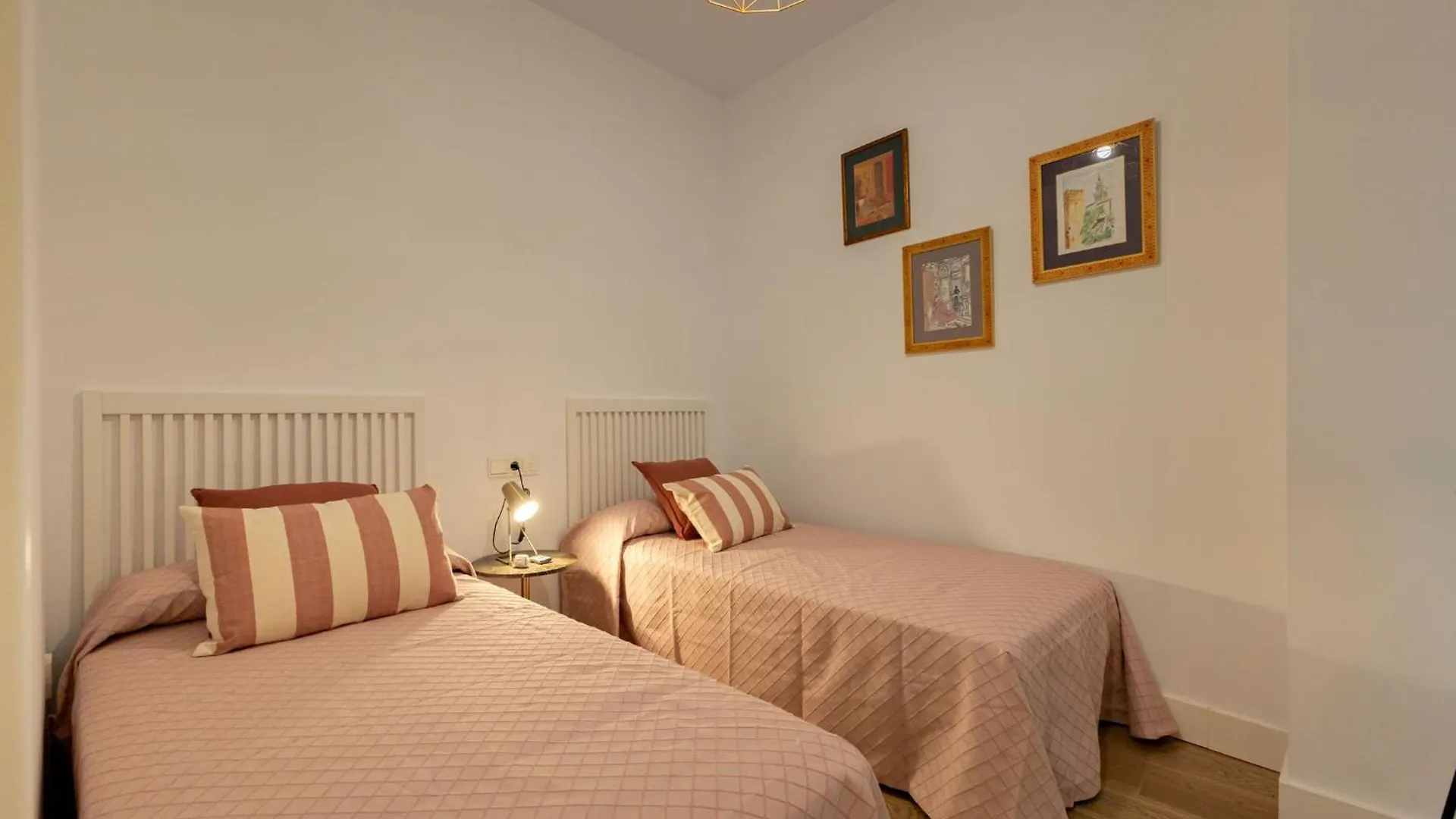 Cathedral Apartment Welcome Wheelchairs 6 Pax Séville Espagne