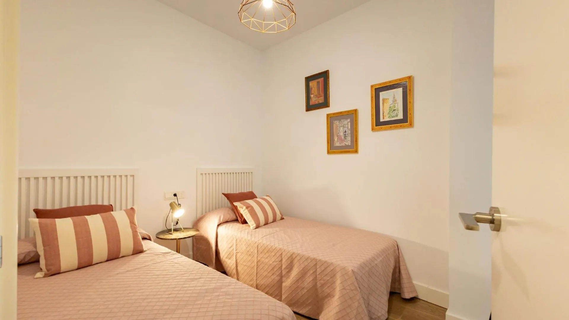 Cathedral Apartment Welcome Wheelchairs 6 Pax Séville 0*,  Espagne