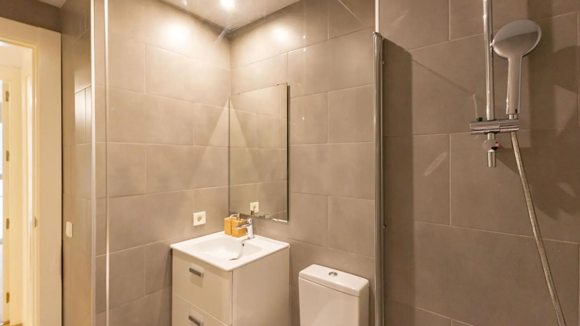Cathedral Apartment Welcome Wheelchairs 6 Pax Séville 0*,  Espagne