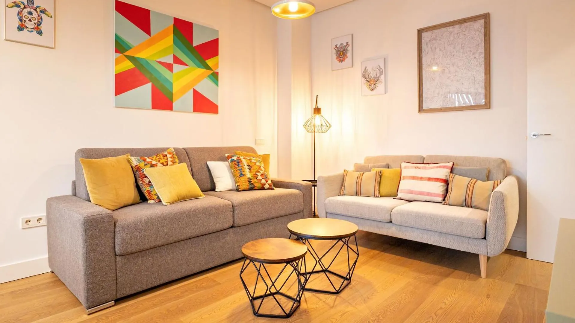 Cathedral Apartment Welcome Wheelchairs 6 Pax Seville Spain